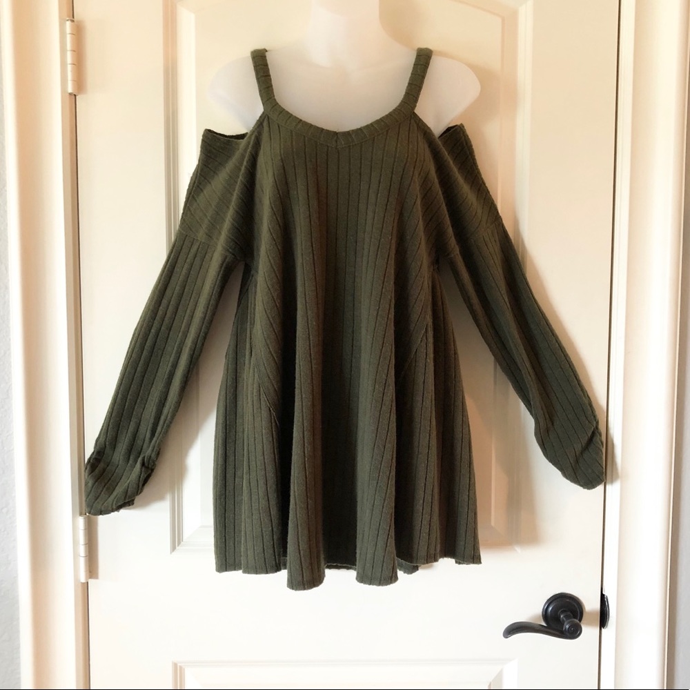 Giddy Up Glamour Hunter Green Cold Shoulder Tunic Sweater Medium